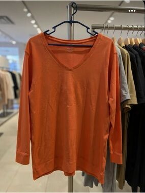 Chico's Short Sleeve Tee in Coral-Orange PTP 23”, L 26”
